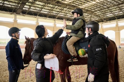 香港赛马会代表团到访成都 香港赛马会代表团到访成都